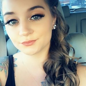 Meet your Posher, Casandra